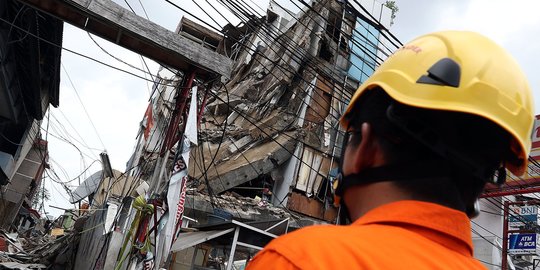 12 Saksi Diperiksa Soal Gedung Roboh di Slipi
