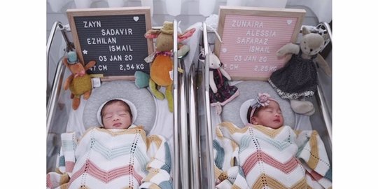 Potret Jeje Gendong Bayi Kembarnya, Kebapakan Banget