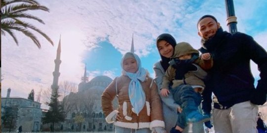 menghabiskan waktu bersama keluarga rev1