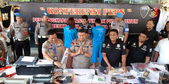 Foto-foto Raja dan Ratu Keraton Agung Sejagat Usai Dicomot Polisi, Tangan Diborgol