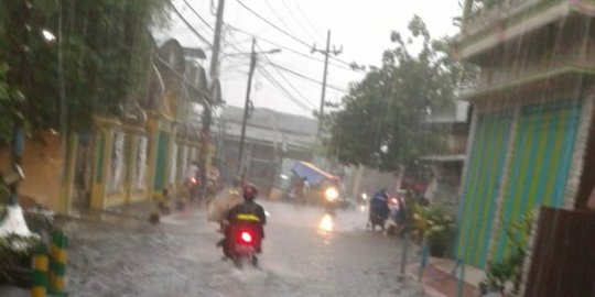 Hujan Deras, Surabaya Dilanda Banjir
