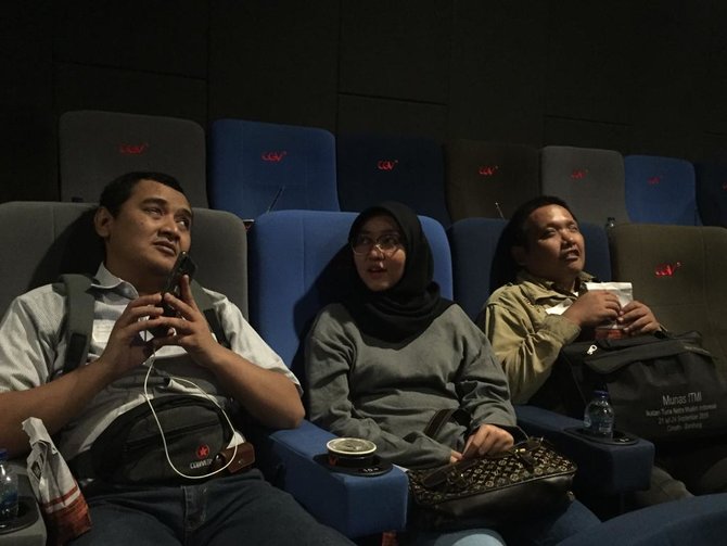 menonton film bareng tunanetra
