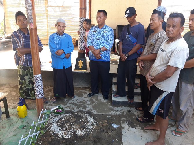 warga pindahkan makam janin ratu agung sejagat