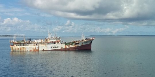 Kapal China yang Disita Karena Pencurian Ikan Tenggelam di Kupang