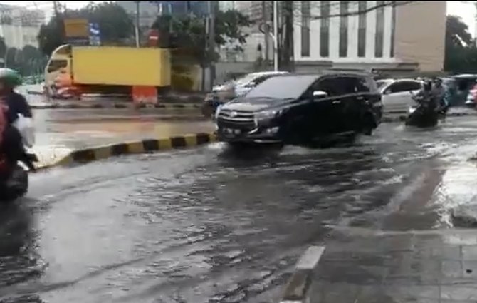 genangan di sejumlah jalanan jakarta