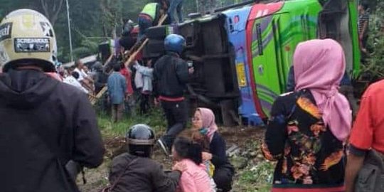 Bus Purnama Puri Terguling di Subang, 3 Orang Tewas