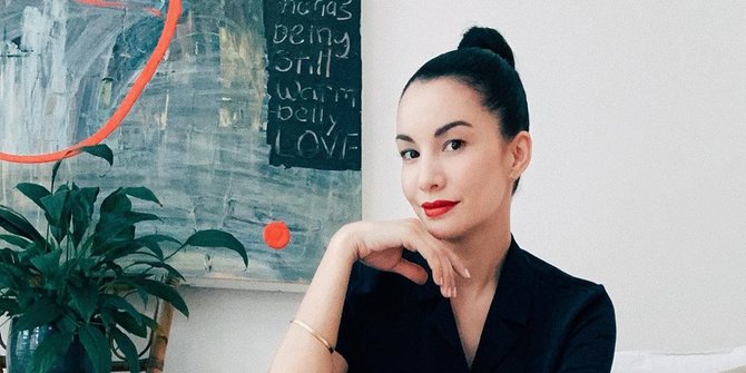 Intip Potret Rumah Mewah Bergaya Tropis Nadya Hutagalung di Singapura