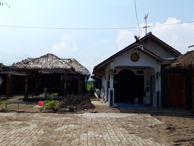 rumah kontrakan raja keraton agung sejagat di sleman