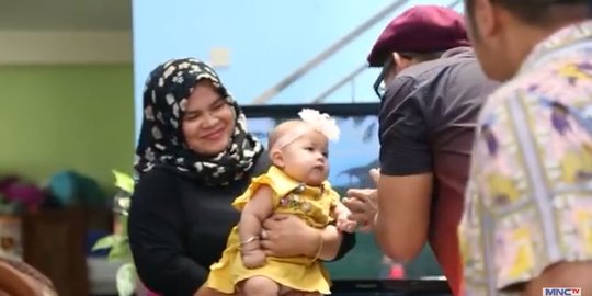 anaknya yang berumur 4 bulan rev1