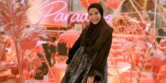 potret zaskia sungkar bercadar, cantik bak wanita timur tengah