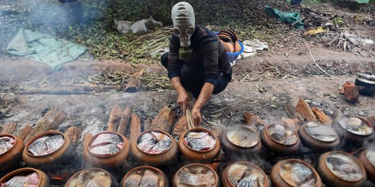 Intip Pembuatan Ikan Rebus, Makanan Populer di Vietnam Saat Imlek