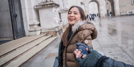 7 Potret Raffi Ahmad dan Nagita Slavina Liburan di Austria, Romantis Banget!