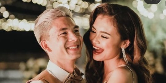 7 Potret Pasangan Pesepakbola di Indonesia, Cantik-Cantik Banget
