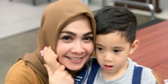 7 Koleksi Jam Tangan Mama Rieta Mertua Raffi Ahmad, Harganya Selangit