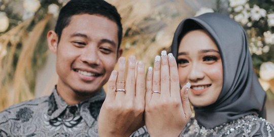 6 Potret Cantik Dewi Zahra, Calon Istri Pemain Timnas Evan Dimas