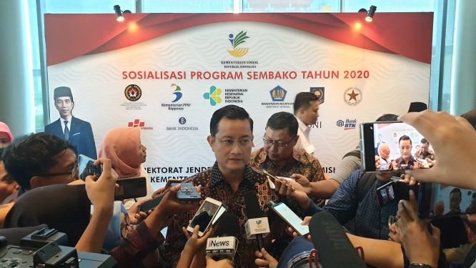 menteri sosial juliari p batubara di acara sosialisasi program sembako tahun 2020