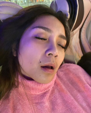 foto nagita slavina tidur sambil mangap