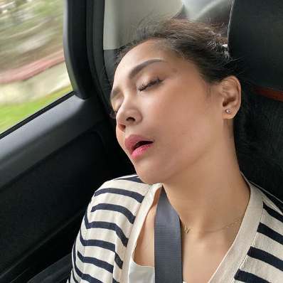 foto nagita slavina tidur sambil mangap