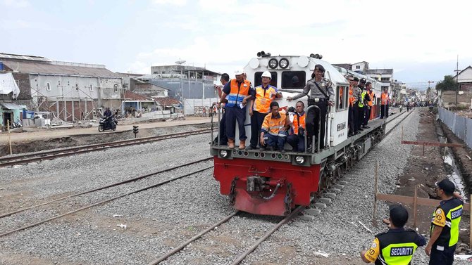 lokomotif di stasiun garut