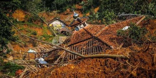 Kampungnya Luluhlantak, Warga Cigobang Sudah 22 Hari Bertahan di Pengungsian