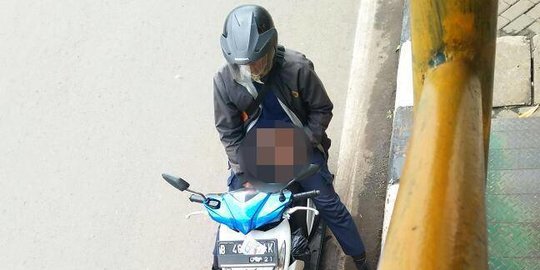 Seorang Pemotor Pamerkan Kelamin dan Masturbasi di Bawah JPO Kota Bekasi