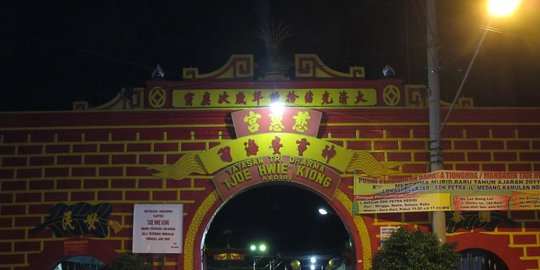 tan khoen swie, penentang kolonial dan penyatu 3 ajaran agama di kediri