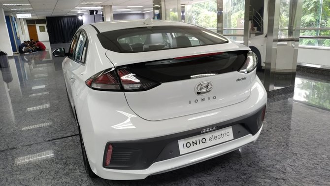 mobil listrik hyundai ioniq electric