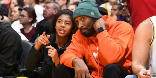 kobe bryant dan anak perempuannya tewas dalam kecelakaan helikopter