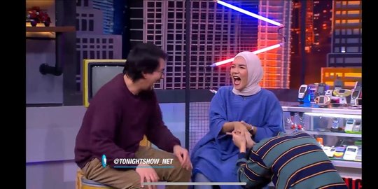 Sikap Polos Iqbaal Ramadhan Bikin Enno Lerian Ngakak, Sampai Ada Aksi Sungkem