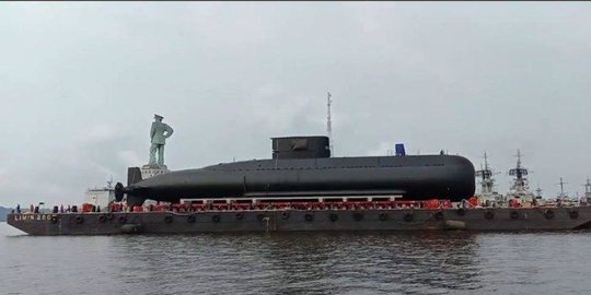 kapal selam dengan nama yang sama rev2