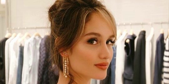 Pamer Perut Six Pack, Cinta Laura Disebut Seperti Binaragawan