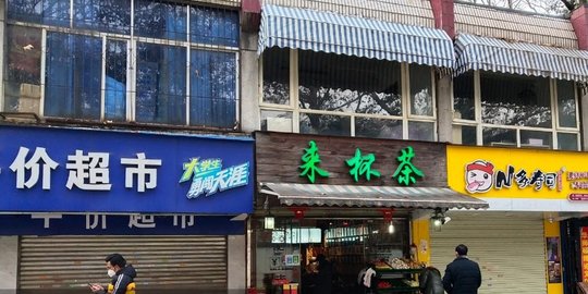 Bertahan di Wuhan Saling Menguatkan