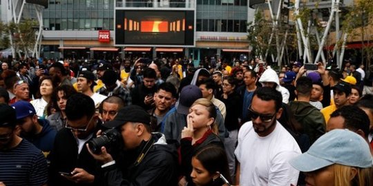 penuh dengan para fans rev1