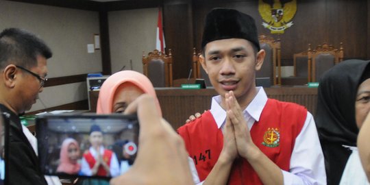 Besok Sidang Vonis, Luthfi Pembawa Bendera Merah Putih Saat Demo Berharap Bebas