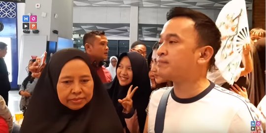 Salut! Ruben Onsu Berangkatkan Umroh Korban Penipuan dan Puluhan Karyawannya