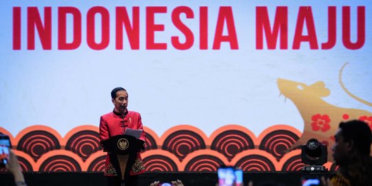 Jadi Saksi Pernikahan Anak KH Dimyati Rois, Jokowi Bagi-Bagi Kaos dan Buku