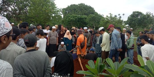 Pelajar Tewas Saat Tawuran di Depok Dimakamkan, Orangtua Minta Pelaku Ditangkap