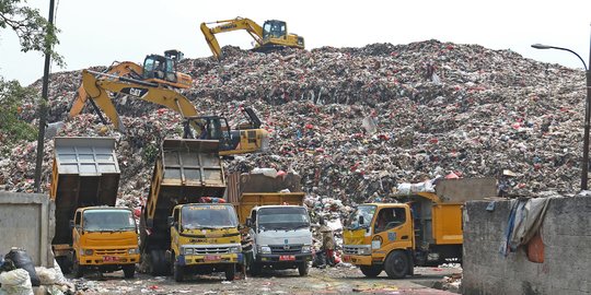 TPA Cipayung dan Gunungan Sampah yang Menjulang