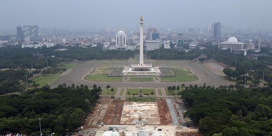 supaya monas kelihatan seperti menara eiffel rev1