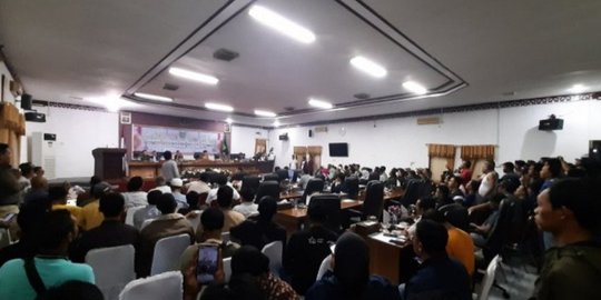 kepung dprd rev1
