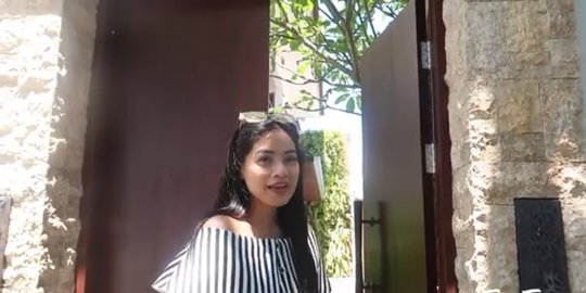 11 Potret Villa Christian Sugiono Dan Titi Kamal Di Bali Mewah Banget Merdeka Com<script async src=