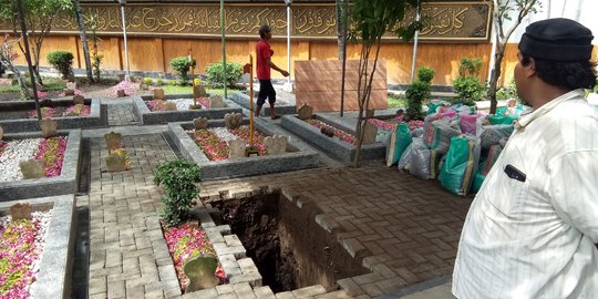 Liang Lahat Gus Sholah Berada di Sebelah Utara Makam Kiai Wachid Hasyim