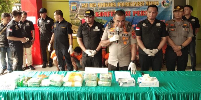 Polisi Gagalkan Penyelundupan 10 Kilogram Sabu & 5.500 Butir Ekstasi dari Malaysia