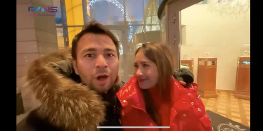 Gemas! Nagita Slavina Kabur Setelah Cium Raffi Ahmad di Muka Umum