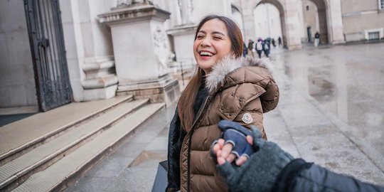 Komentar Kocak Warganet Lihat Harga Cardigan yang Dipakai Nagita di Spanyol Rp71 Juta