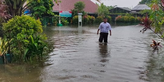 Puluhan Tahun SD di Kota Serang Ini Jadi Langganan Banjir