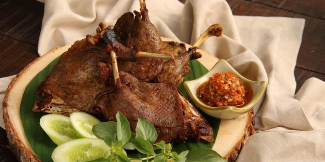 Trik Memasak Bebek Goreng yang Tak Alot Walau Tanpa 