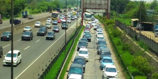 Jasa Marga Ganti Rugi Kendaraan Pecah Ban Akibat Jalan Tol Berlubang