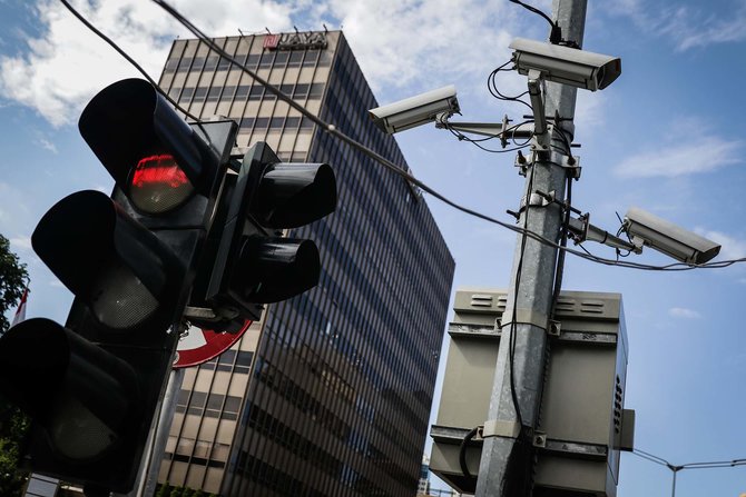 kamera pengawas tilang elektronik di jalan mh thamrin