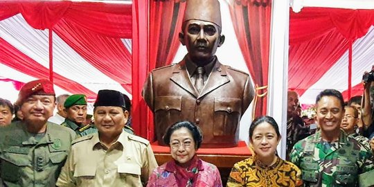 Didampingi Puan dan Prabowo, Megawati Resmikan Patung Bung Karno di Akmil Magelang